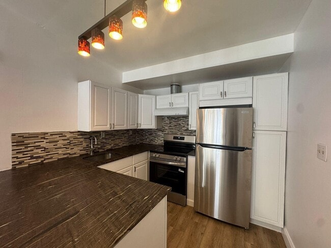 Building Photo - 1311 NE 42nd St