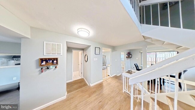 Building Photo - 18428 Point Seneca Pl