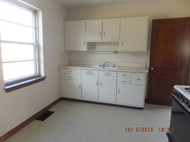 Building Photo - 615 W 29th St