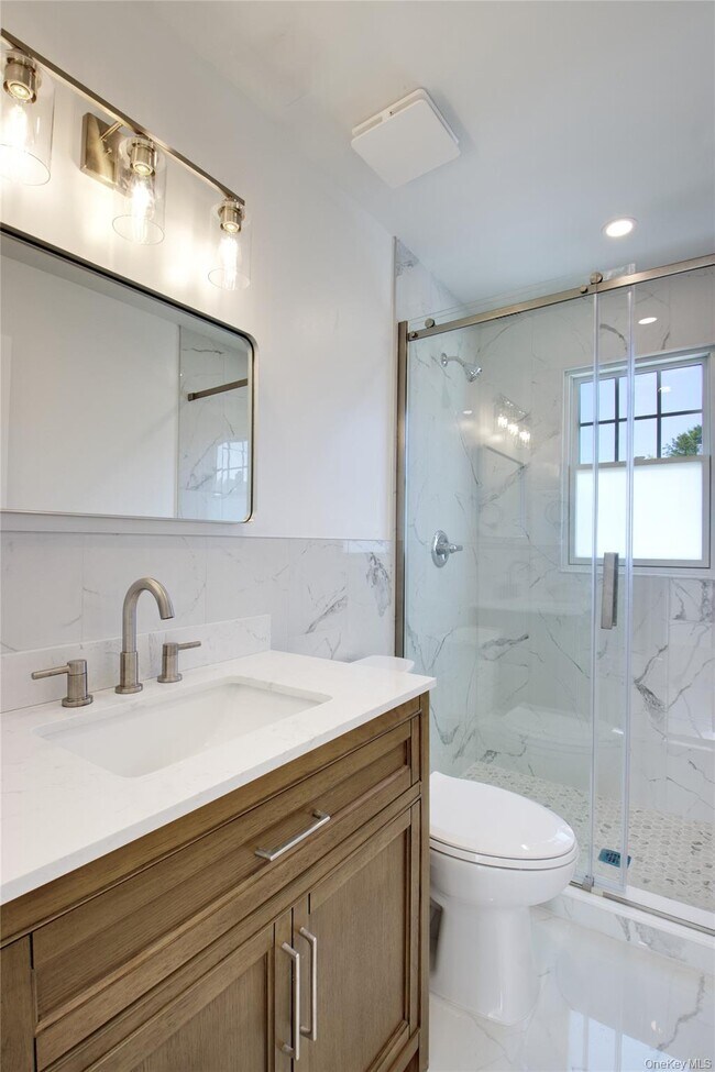 Building Photo - 46 Linwood Rd S