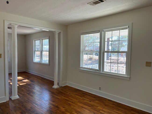 Building Photo - 209 Lincoln Ave