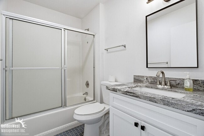 Building Photo - Charming 2Bdm 2Ba Apartment in Mission Hills - MI Special