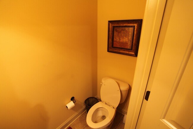 Building Photo - 3 Bed/3.5 Bath Runningvine Townhome Available in August!