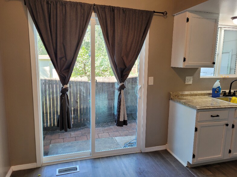 Building Photo - 609 Bennett Ave