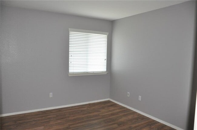 Building Photo - 10625 Royal Tara Cove