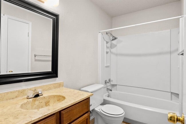 Building Photo - 818 Sirocco Dr