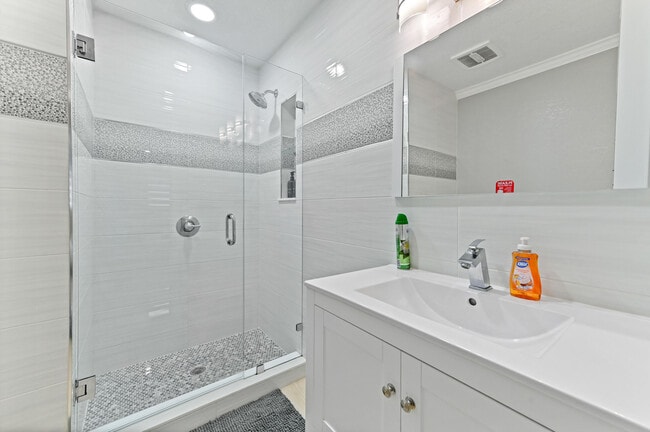 Building Photo - 2128 Dock St