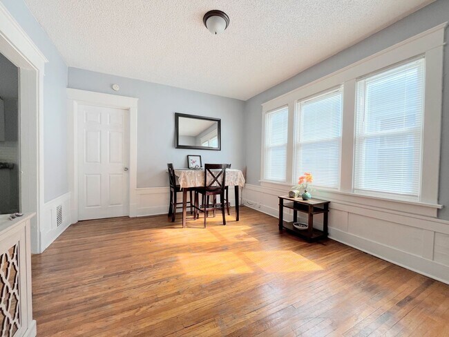 Building Photo - 497 Colvin Ave