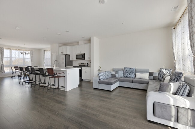 Building Photo - 2251 Parkside Dr