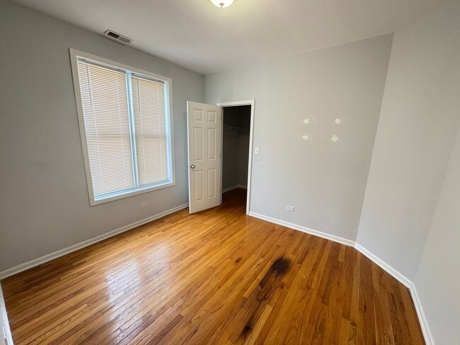 Building Photo - Bright & Spacious 2 Bed / 2 Bath Condo with Hardwood Floors, Granite Kitchen & Walk-In Closets