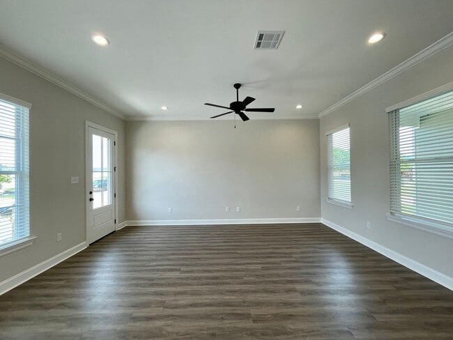 Building Photo - Beautiful home  in Americana!