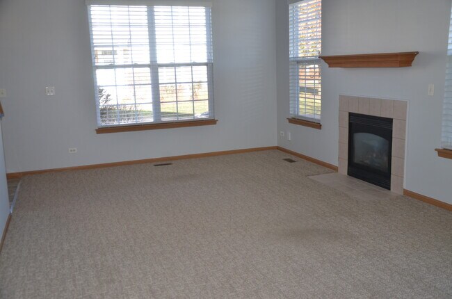 Building Photo - 206 Brompton Ln