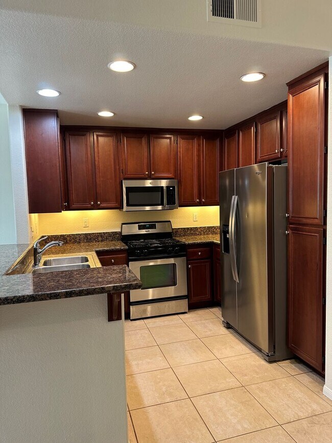 Building Photo - Jeffries Ranch Townhome