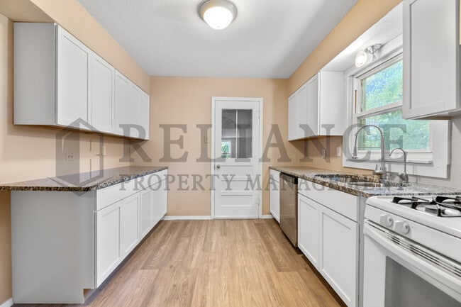Building Photo - 536 S Glendale St