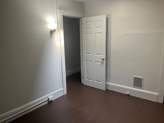 Building Photo - 3 Bedroom, 1 Bath Home in Lancaster *accep...