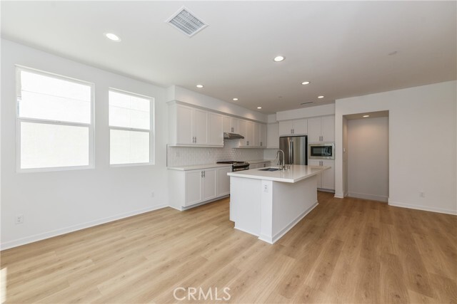 Building Photo - 115 Allusion
