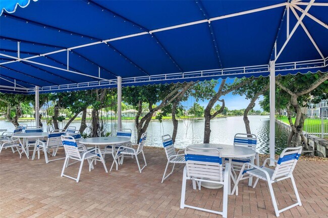 Building Photo - 9091 Lime Bay Blvd