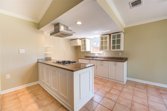 Building Photo - 3702 Royal Manor Dr