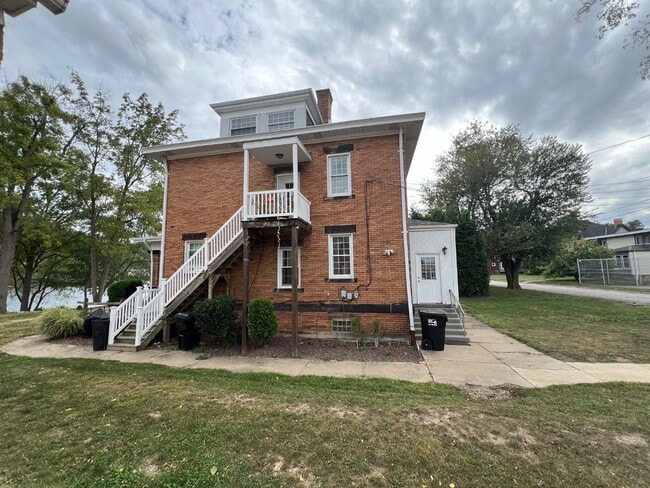 Building Photo - 7030 Front River Rd