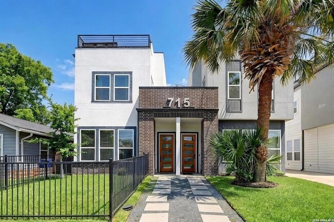 Building Photo - 715 Eleanor Ave