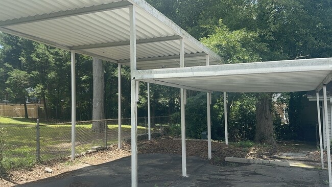 Building Photo - 114 Brookside Rd