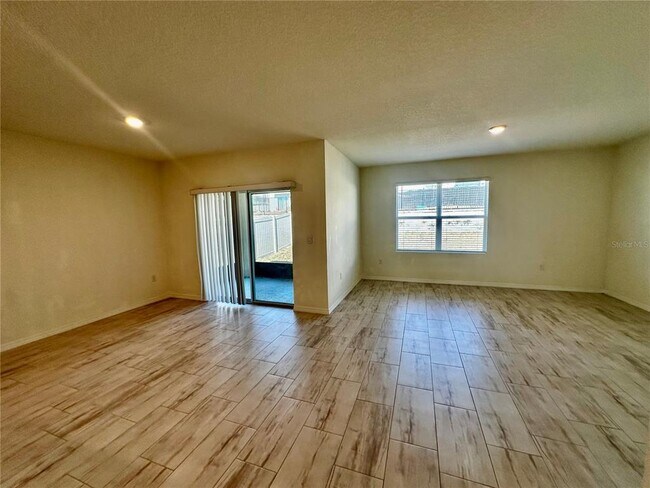 Building Photo - 260 Sofia Ln