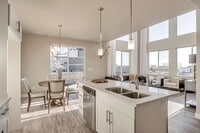 Building Photo - 3 Bedroom 2 Bath Townhome in Orem!!