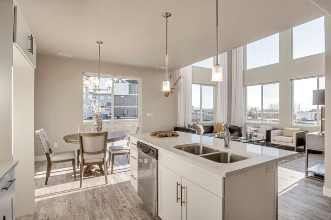 Building Photo - Don't miss out on this 3 Bed 2 Bath in Orem!!
