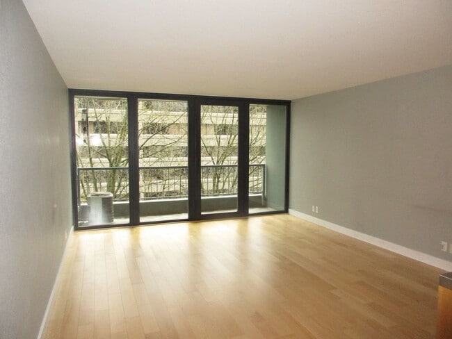Building Photo - Harrison East Condos - 1 bed/1 bath w/balcony/storage/free laundry/pool (DOWNTOWN/PSU/OHSU)