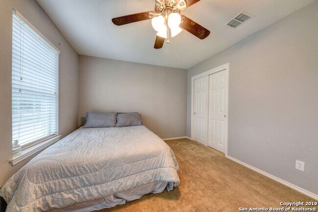 Building Photo - 3 Bedroom/2.5 Bathroom Home Located in Bentwood Ranch