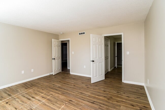 Building Photo - 7906 Greenside Ct