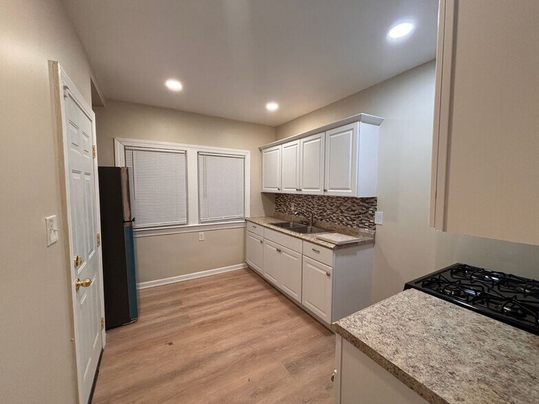 Building Photo - 16174 Princeton St