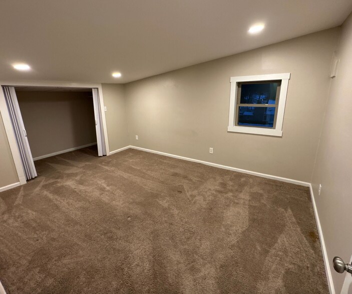 Building Photo - 107 W Biddle St