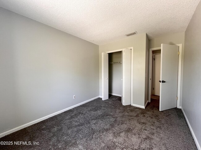 Building Photo - 5523 Cabot Dr N