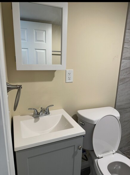 Building Photo - 1033 S 55th St