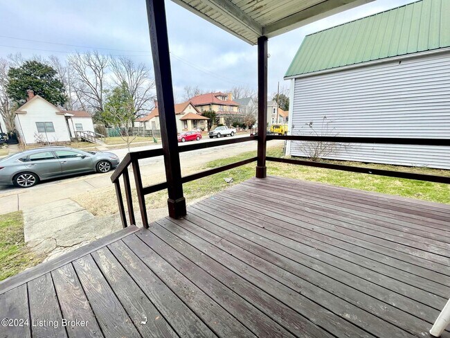 Building Photo - 1516 E Oak St