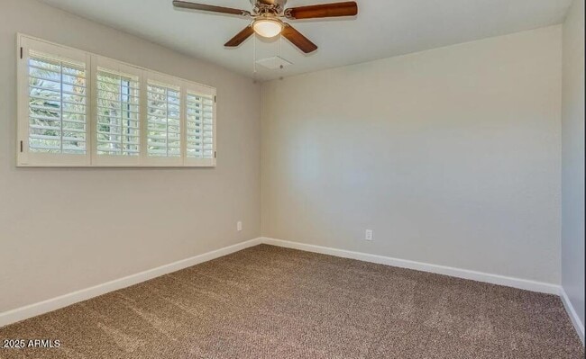 Building Photo - 2502 E Sahuaro Dr