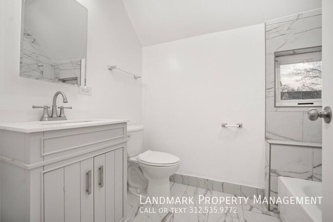 Building Photo - 806 S Taylor Ave