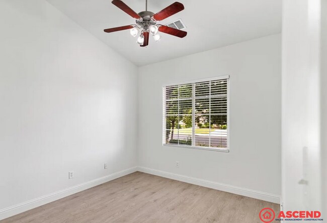 Building Photo - Spacious 4BD/2BA Home in Bakersfield (93312) – Garage, Fireplace & Pet-Friendly!