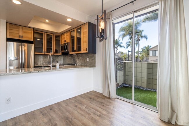 Building Photo - Beautiful 1 bedroom, 1 bath condo in La Jolla