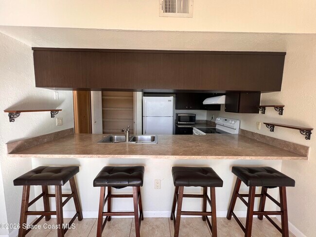 Building Photo - 1011 Clearmont St NE