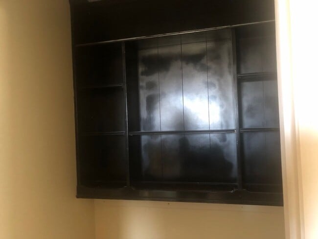 Building Photo - Beautiful 3BR home rural Bloomington with large lot. Recently refurbished and modernized