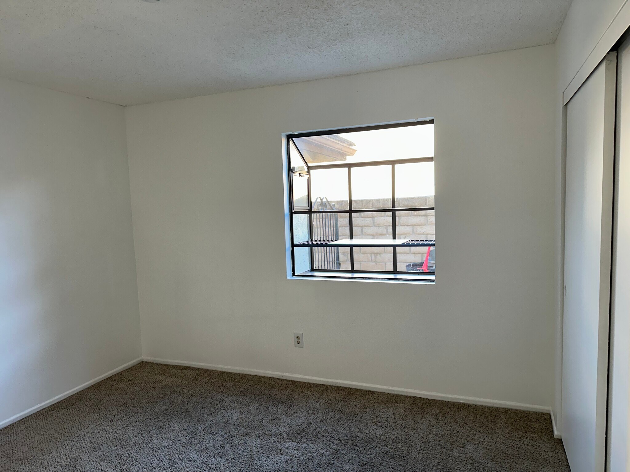 Building Photo - 10438 Cozycroft Ave