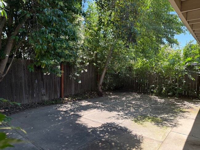 Building Photo - 5953 Moss Creek Cir