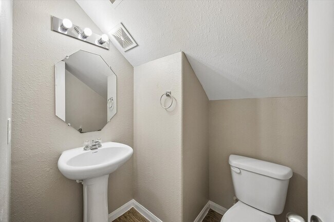 Building Photo - 15510 Kiplands Bend Dr