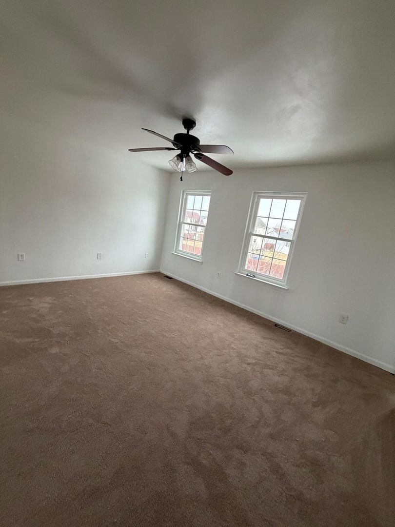 Building Photo - 143 Sweetbay Ln