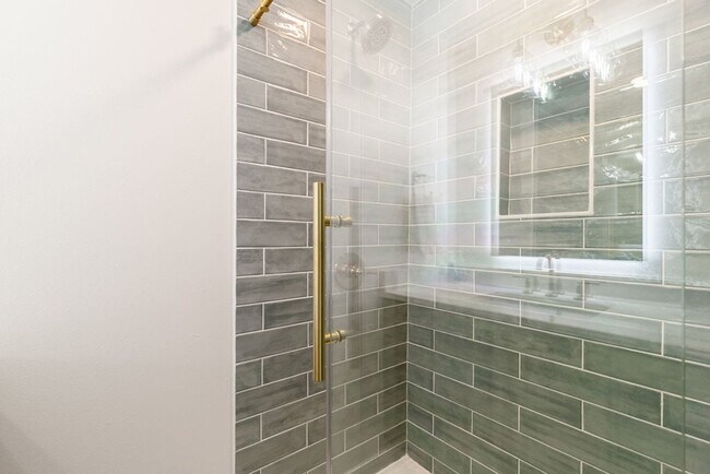 Building Photo - 100 S Spooky Ln