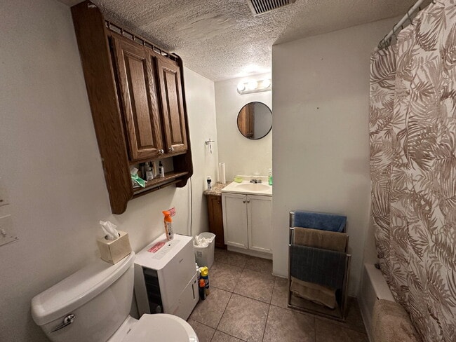 Building Photo - Single Family Home with Large Private Yard