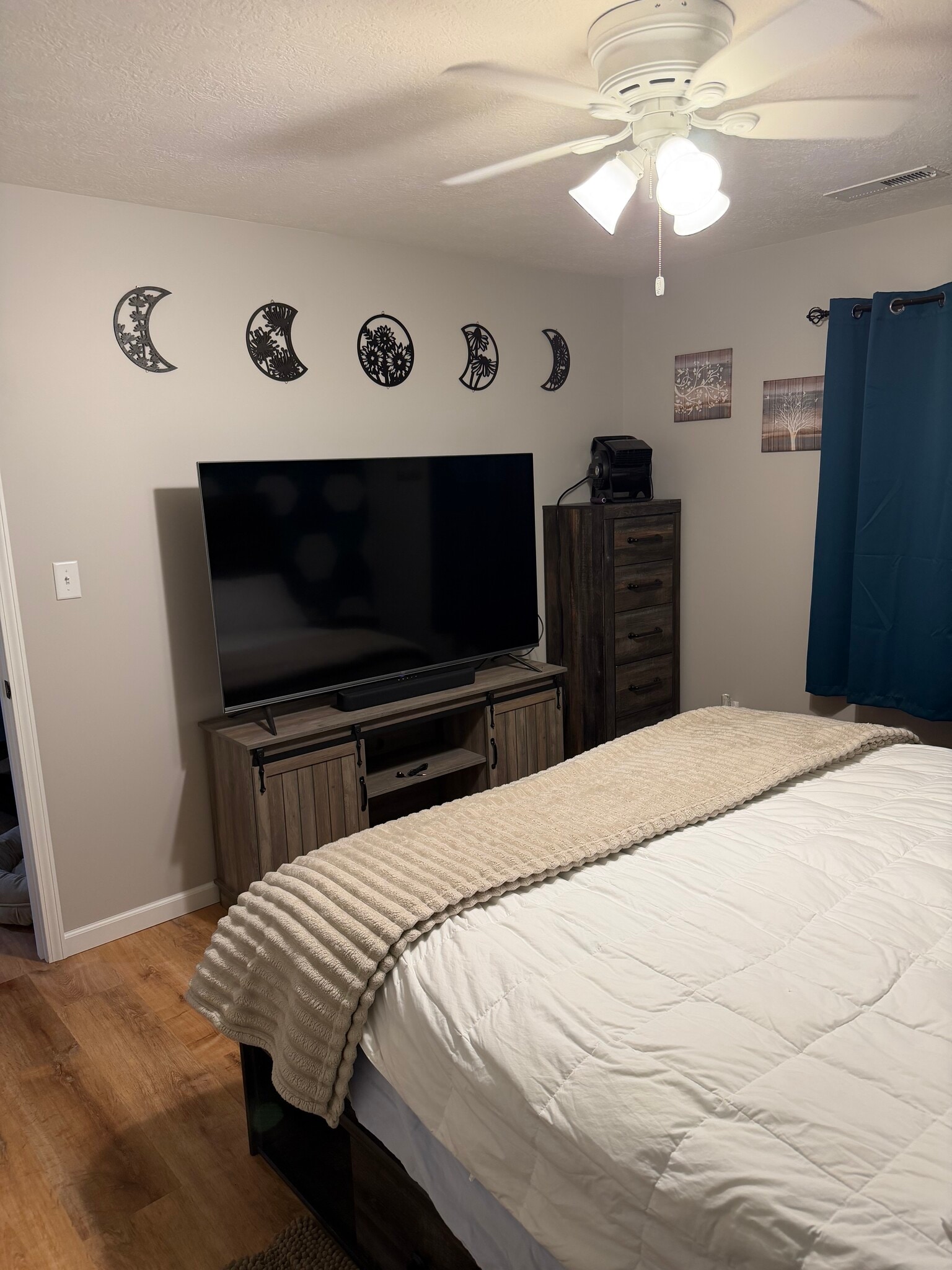 Master bedroom - 184 School St