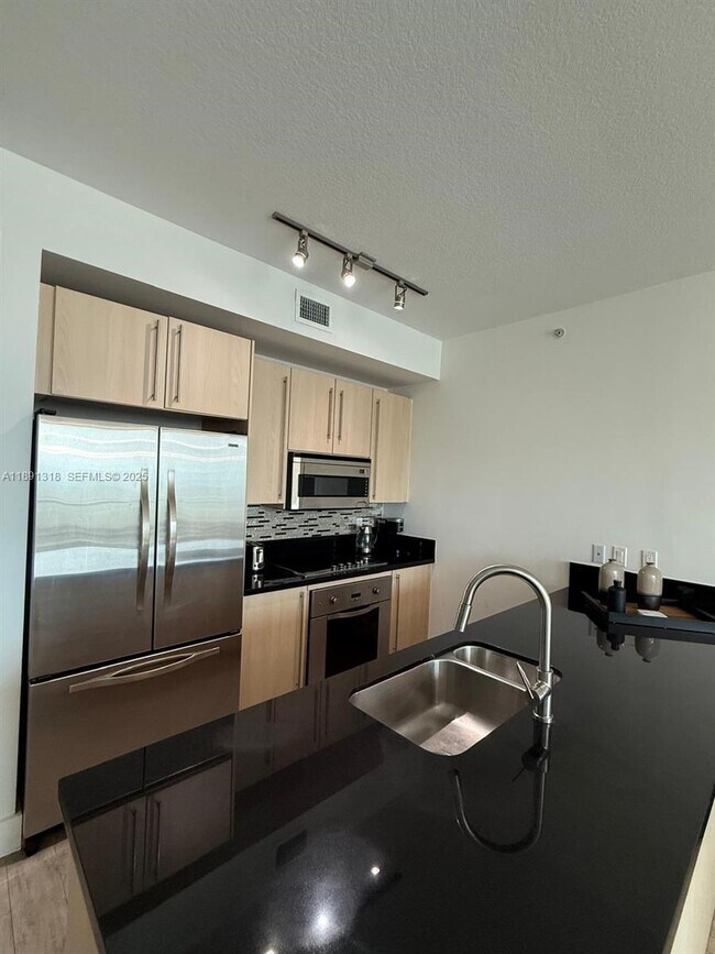 Building Photo - 1111 SW 1st Ave